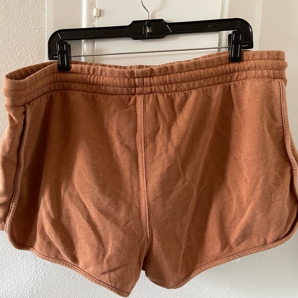 Universal Threads Shorts - Picture 2 of 4